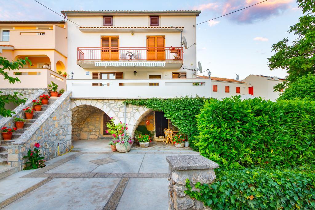 Apartment Manzoni Malinska Bagian luar foto