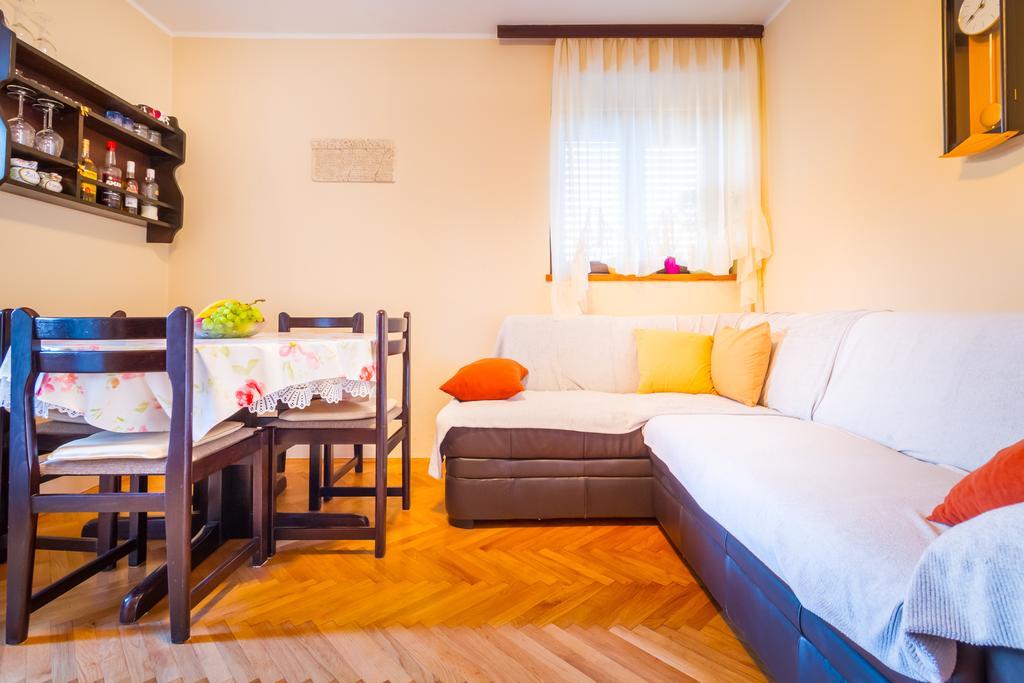 Apartment Manzoni Malinska Bagian luar foto
