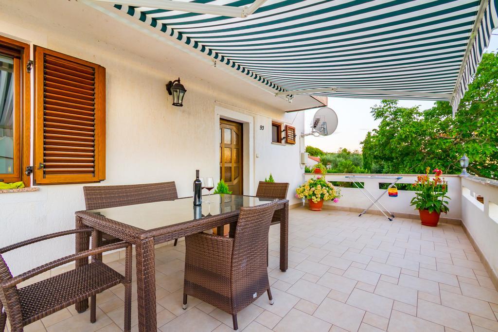 Apartment Manzoni Malinska Bagian luar foto