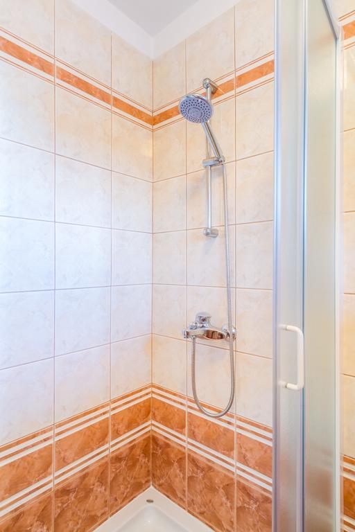 Apartment Manzoni Malinska Bagian luar foto