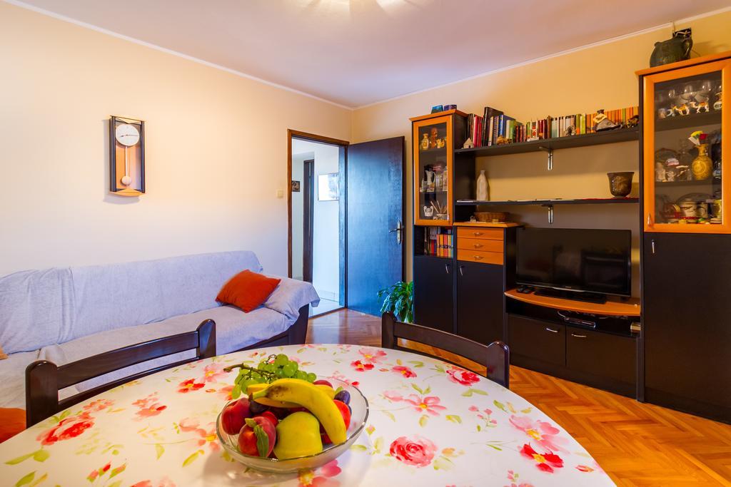 Apartment Manzoni Malinska Bagian luar foto